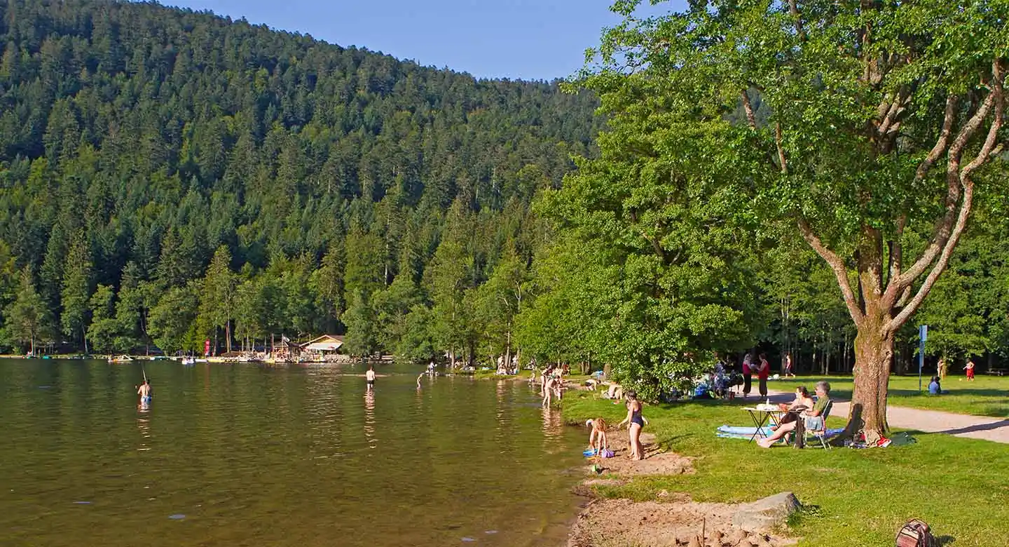 Camping pas cher en bord de lac dans les Vosges.