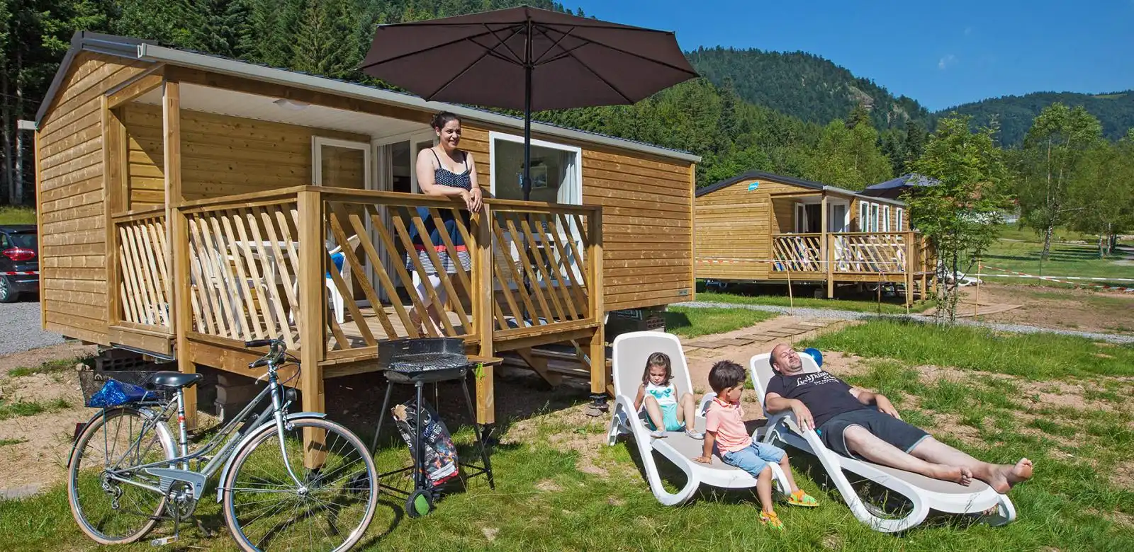 Location d'un mobil-home dans les Vosges au pied des montagnes.